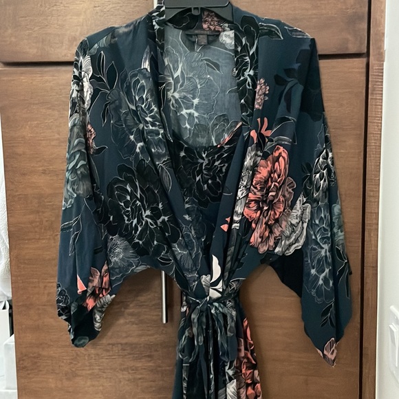 Midnight Bakery Floral print Robe and Pajama set - Picture 6 of 12